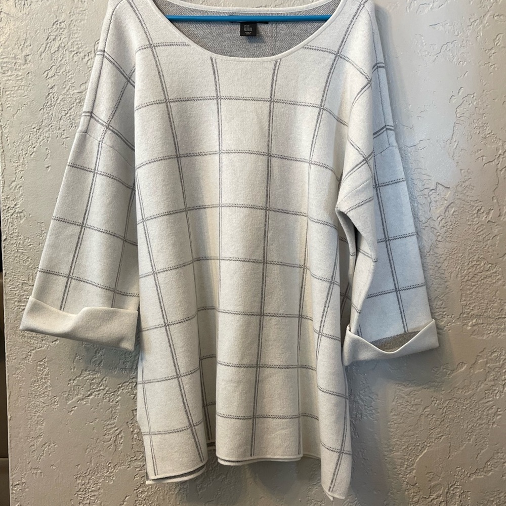 Elie Tahari, Size 2X, White Sweatshirt, Gray Checkered Pattern, Slit Sid…